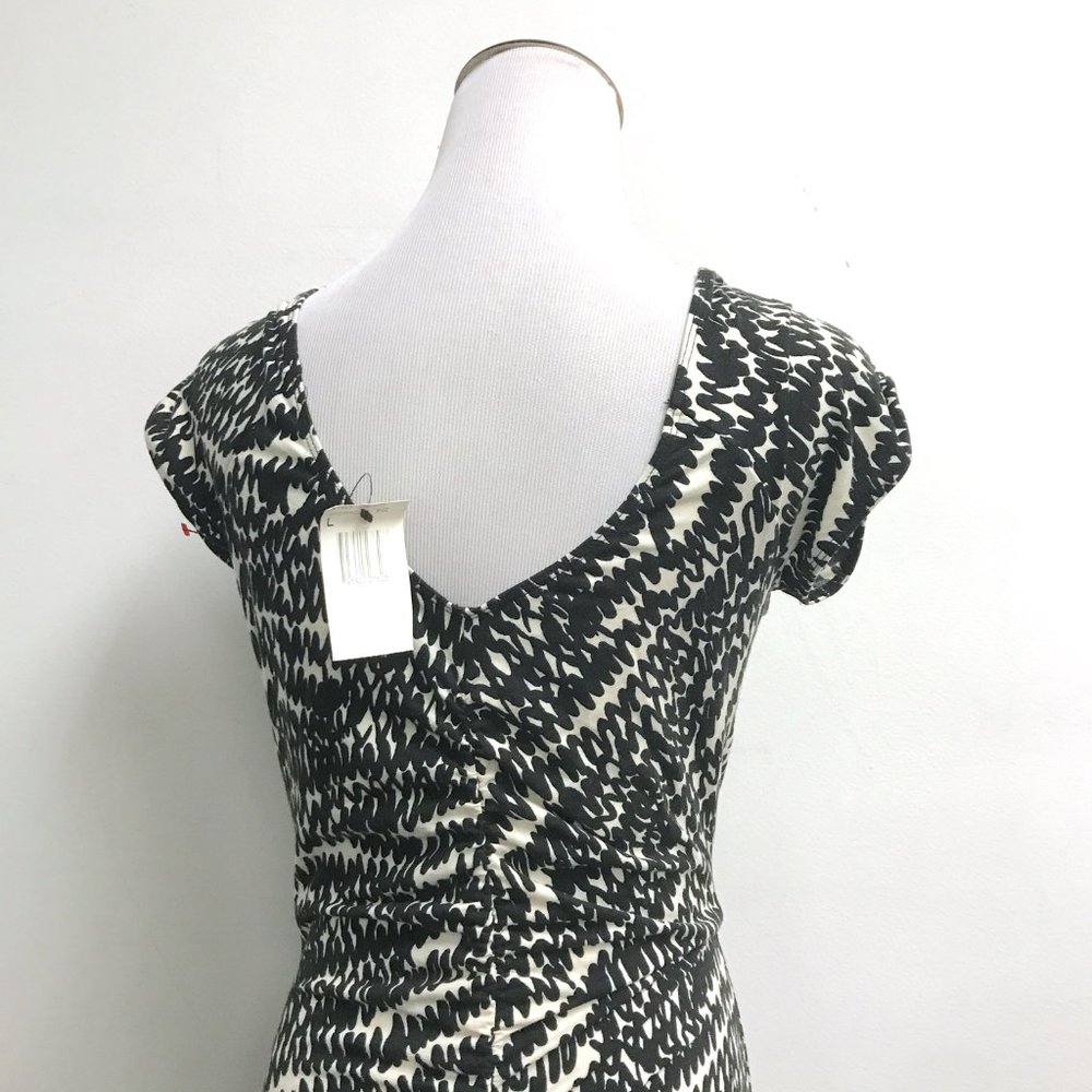 Betsey Johnson black cream midi wiggle short sleeve v neck dress L NWT - Picture 8 of 9